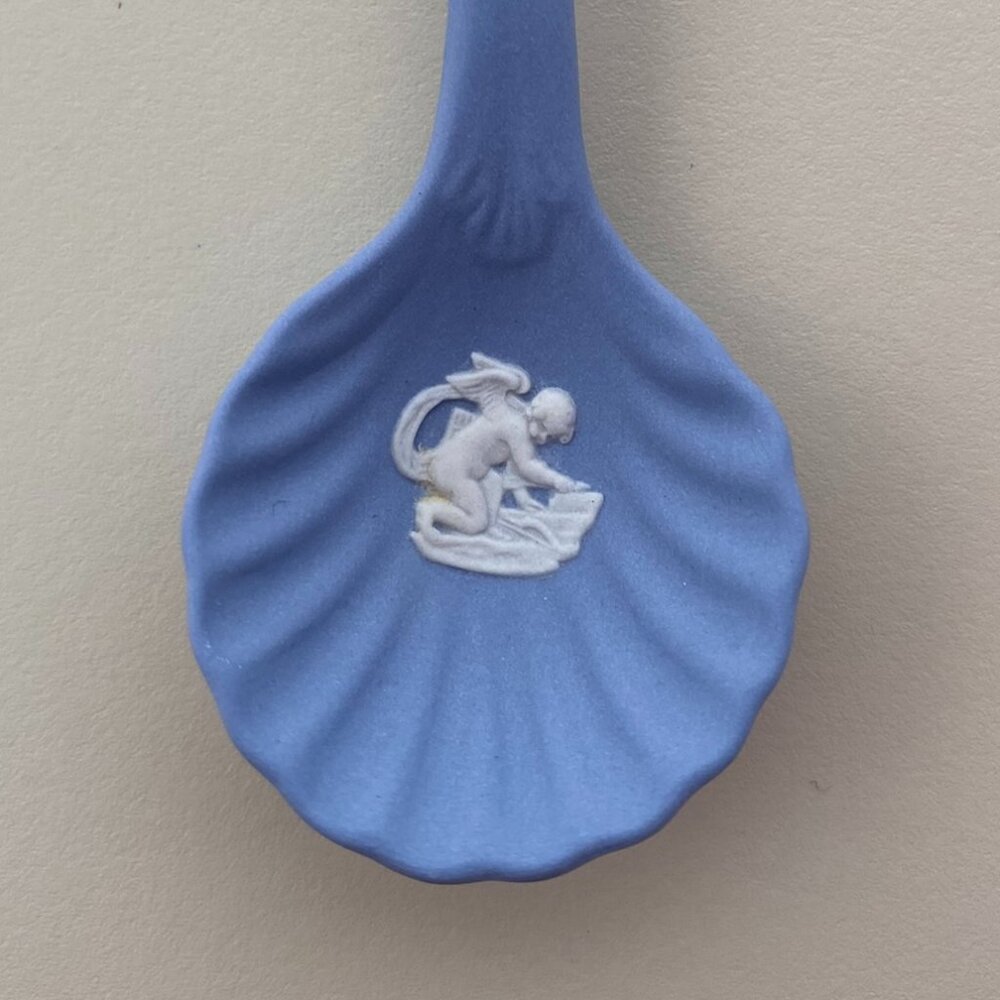 Wedgwood Blue Jasperware Christening Spoon with White Motif - Cupid and Lilies - Picture 4 of 8
